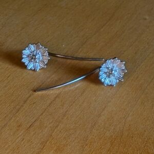 NWOT Flower Earrings